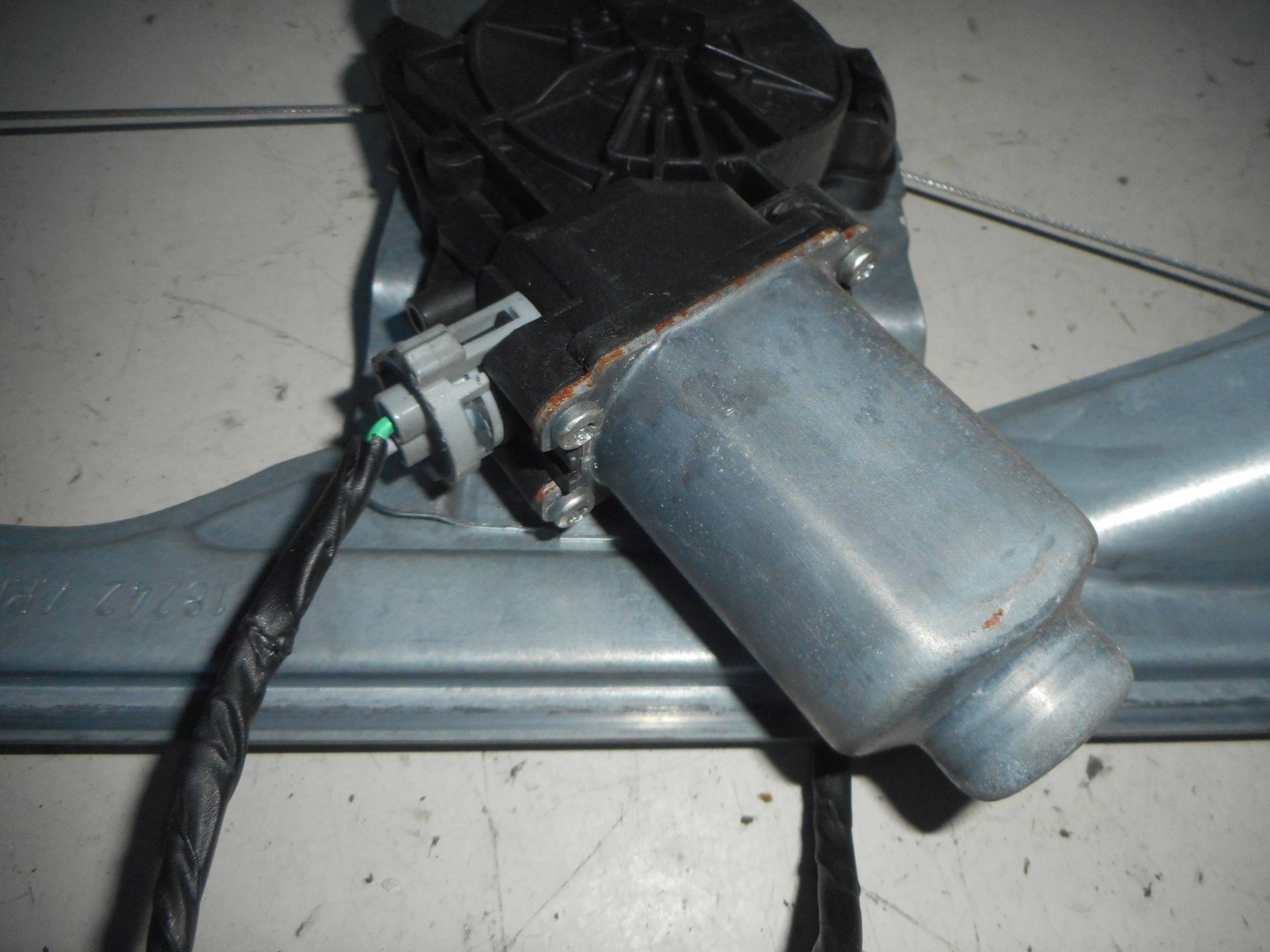 Alzacristallo elettr. porta ant. dx.